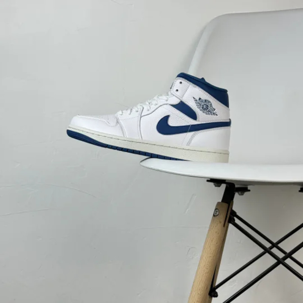 Air Jordan 1 Mid 