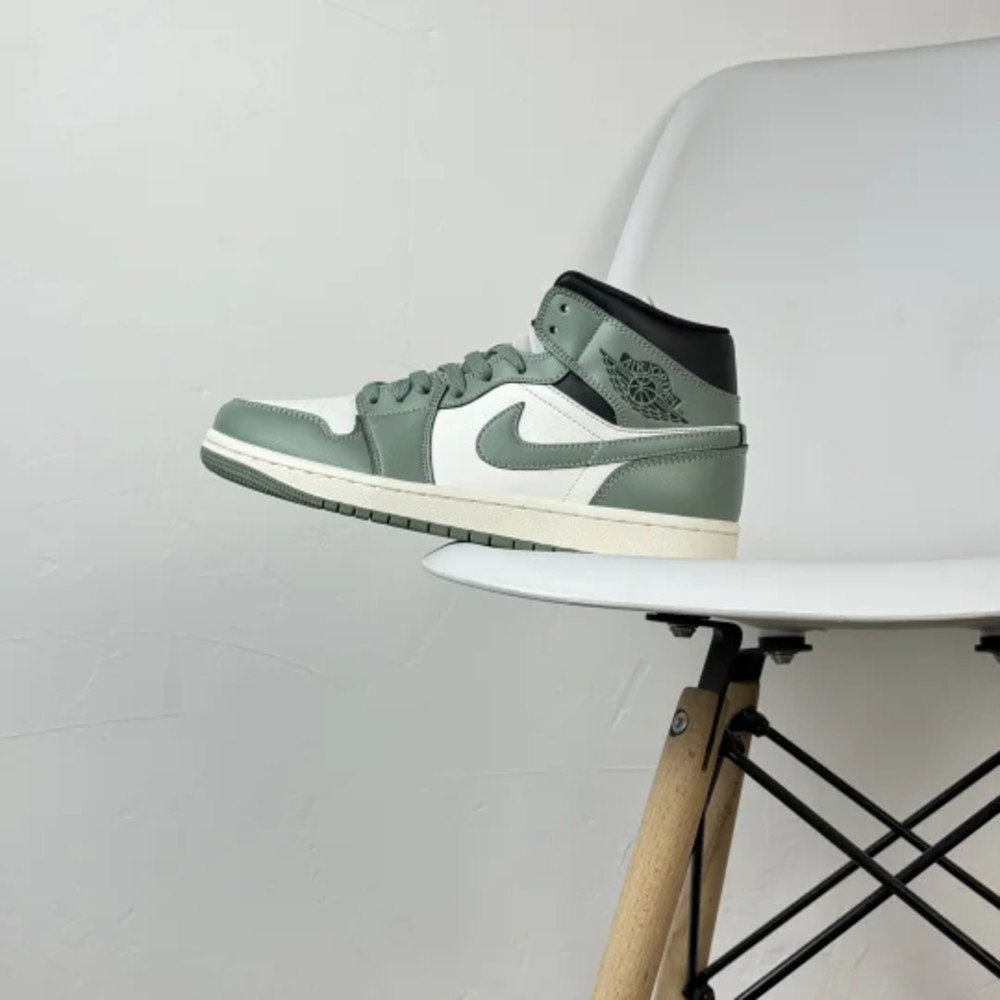 Air Jordan 1 Mid 