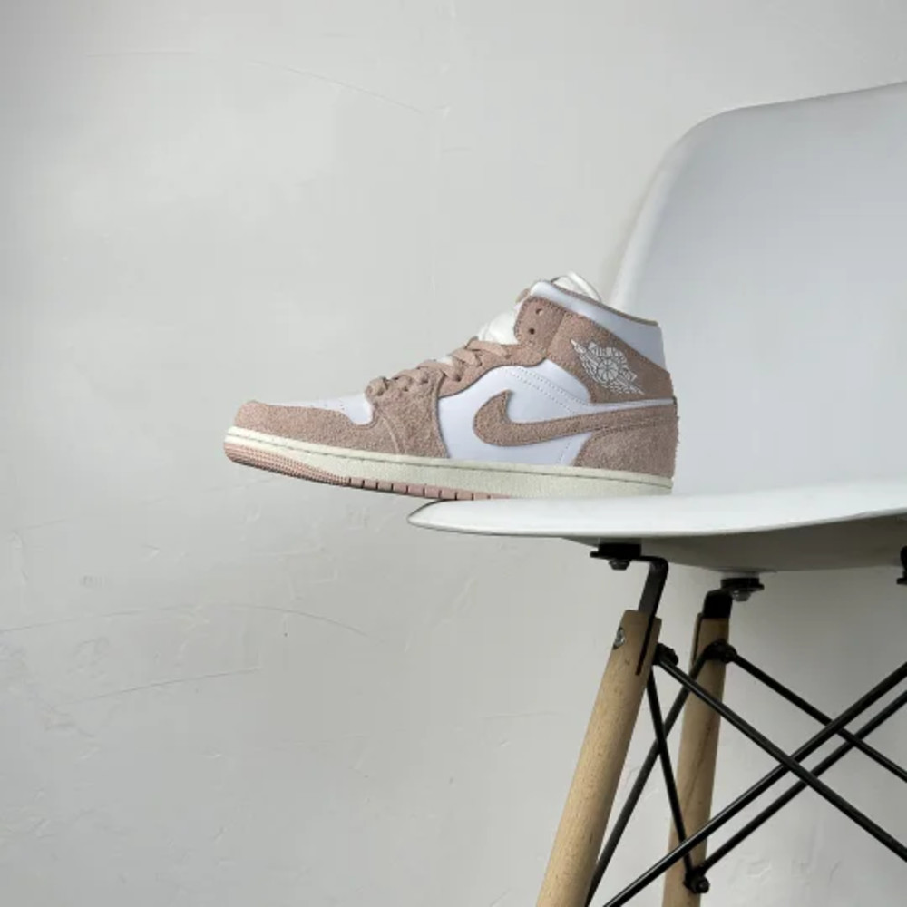 Air Jordan 1 Mid SE GS 'Legend Pink'
