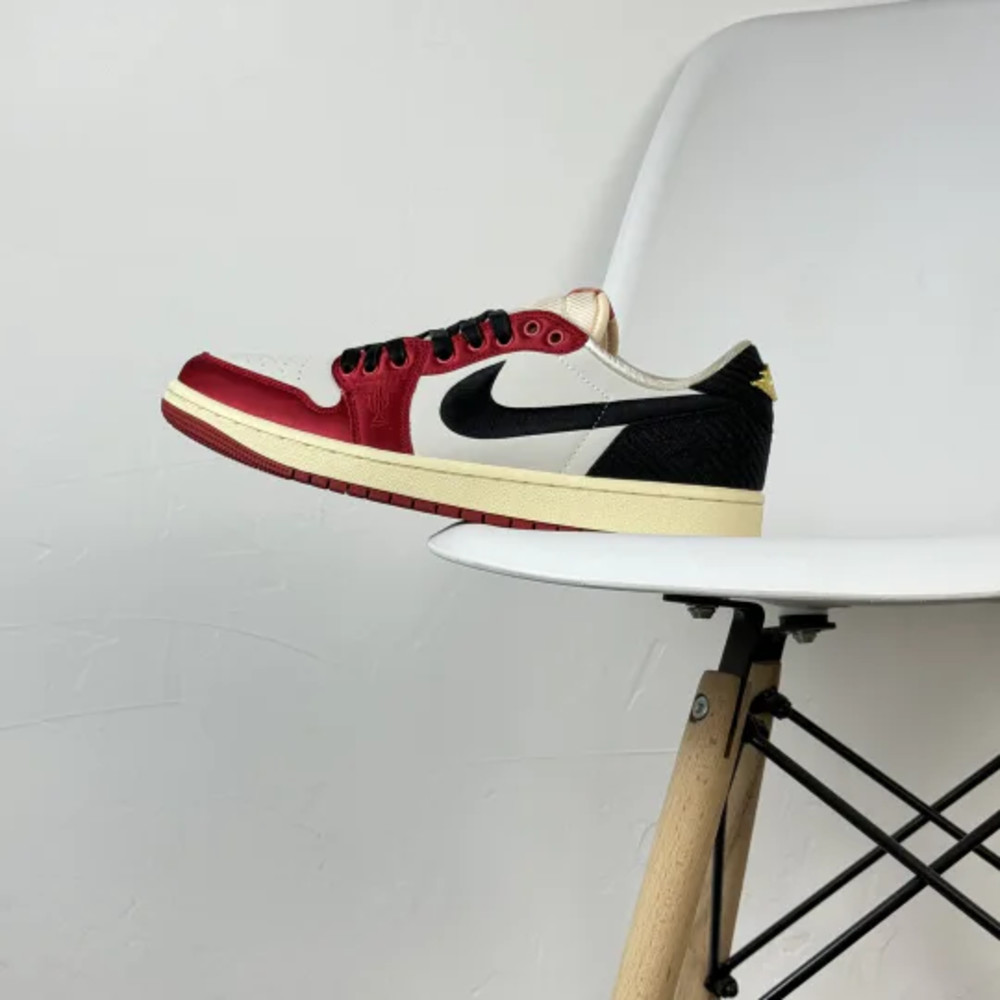 Trophy Room x Jordan Air Jordan 1 Low OG Away