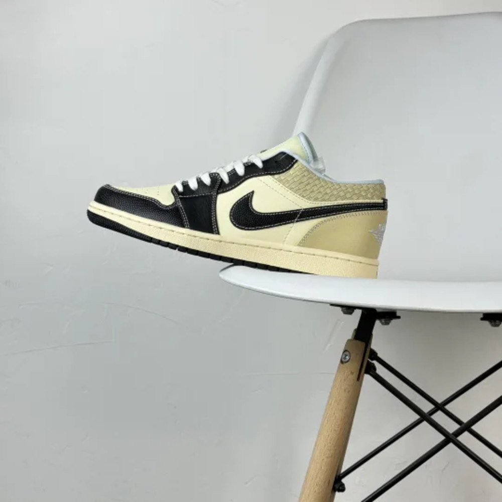 Nike Air Jordan 1 Low SE 
