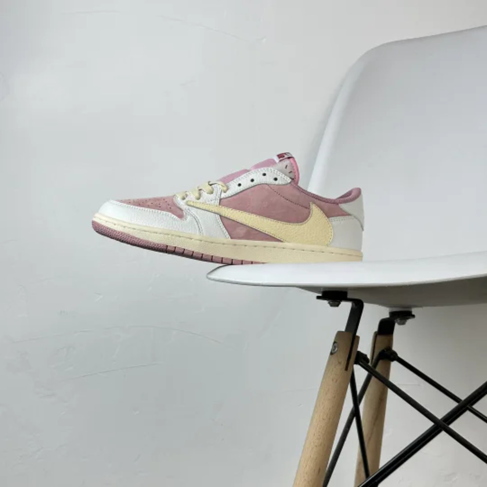 Travis Scott x Nike Air Jordan 1 Low 