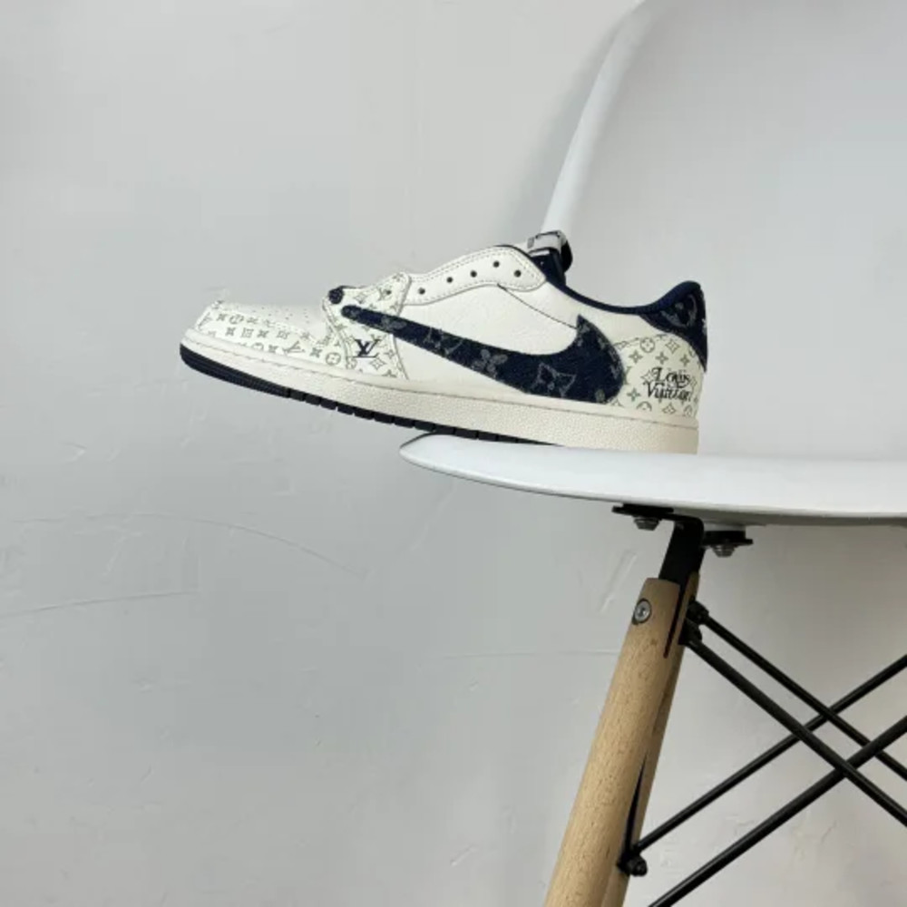 TRAVIS SCOTT X FRAGMENT DESIGN X Nike JORDAN AIR JORDAN 1 LOW OG SP WHITE/GREY/BLUE