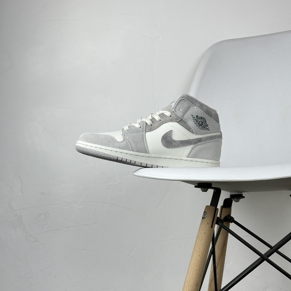 Air Jordan 1 Mid SE ‘Neutral Grey Sail’